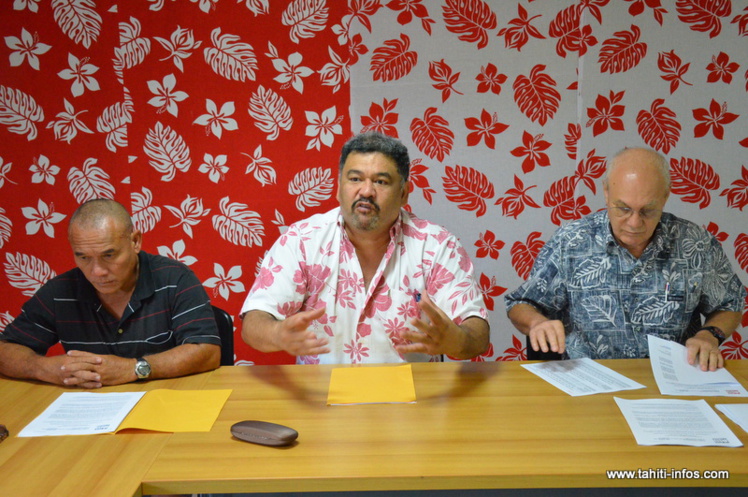 Jean-Pierre Tefaafana, Heifara Parker et Dimitri Pitoeff, mercredi au siège de la confédération syndicale A Ti'a i mua