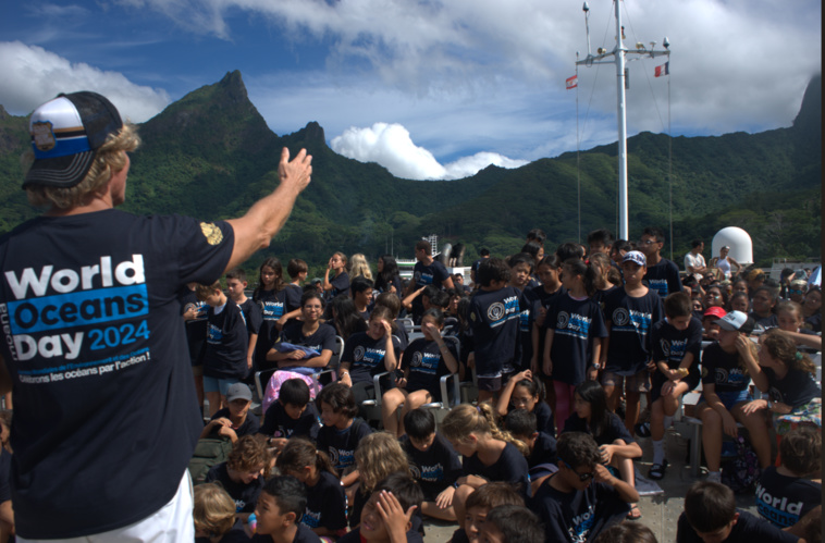 Les 300 élèves qui ont assisté à cette “école de la mer” ce mercredi 5 juin.  Crédit : Tahiti Infos