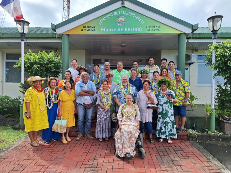 Le conseil des ministres s’est tenu à la mairie de Vairao, en présence des élus de Taiarapu-Ouest (Crédit : Anne-Charlotte Lehartel).