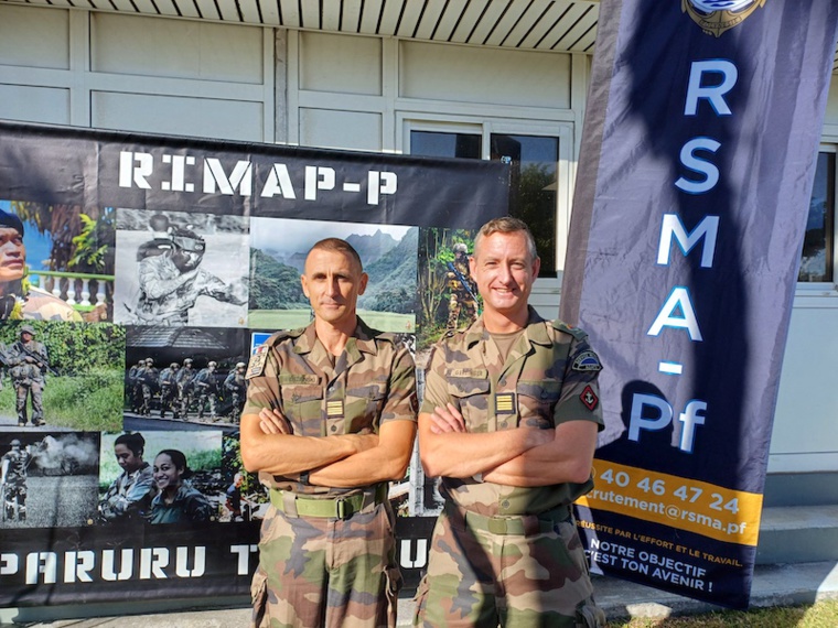Le colonel Loïc Wierzbinski, chef de corps du Rimap-p et le colonel Frédéric Gerlinger, chef de corps du RSMA.