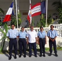 L’équipe des 4 agents de sécurité avec Taverio conseiller municipal et ancien « mutoi » de Makemo.