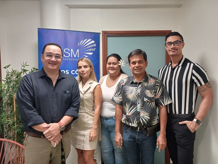 Heiarii Durand, directeur général de la CCISM, Andrea Kunovsky, cheffe du pôle entreprises, Tahiarii Avaemai, responsable pôle accueil entreprise, Nelson Tapara, conseiller aux entreprises et Vatea Toofa, directeur de la communication.