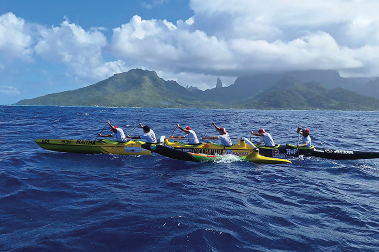 Les rameurs de Moorea rendent hommage à Maitha Moeino