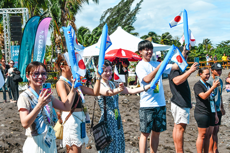 Des supporters japonais ont fait le déplacement pour soutenir leurs athlètes. © Wendy Cowan