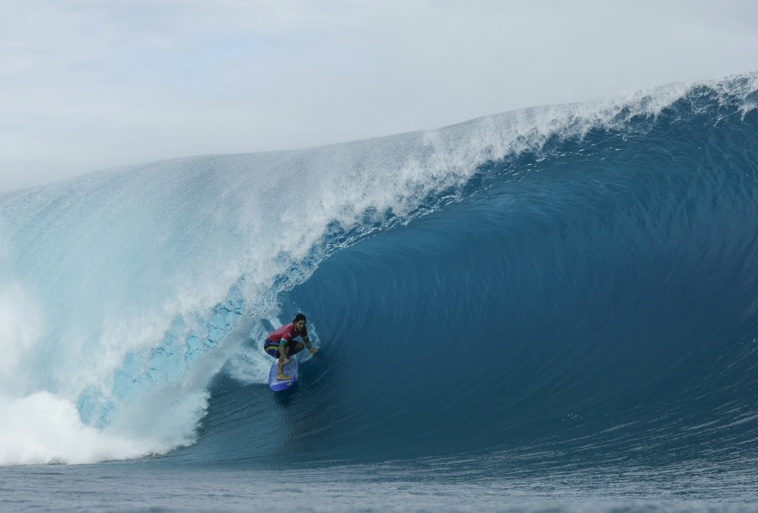 Il espérait un 10, mais le Brésilien Gabriel Medina a obtenu un 9,90 sur cette vague (Crédit : AFP/Ben Thouard).