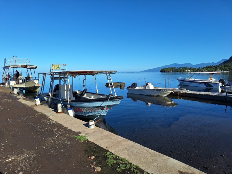 Depuis fin février 2023, pour les besoins des travaux, les prestataires nautiques ont trouvé refuge à proximité, dans un petit embarcadère privé.