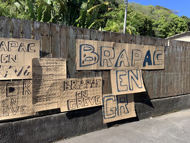 La Brasserie du Pacifique (Brapac) est en grève depuis huit jours. Crédit photo : Thibault Segalard.