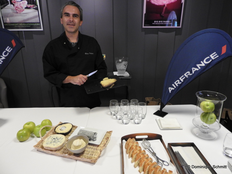 Depuis 20 ans, Olivier Poulard, ambassadeur de la culture fromagère, réalise des événements autour des fromages aux quatre coins du monde.