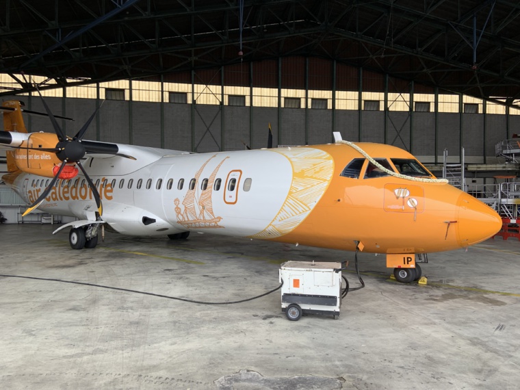 L'ATR 72-600 affrété par Air Calédonie arpentera le ciel polynésien jusqu'en août prochain.L'ATR 72-600 affrété par Air Calédonie arpentera le ciel polynésien jusqu'en août prochain. Crédit photo : Thibault Segalard.