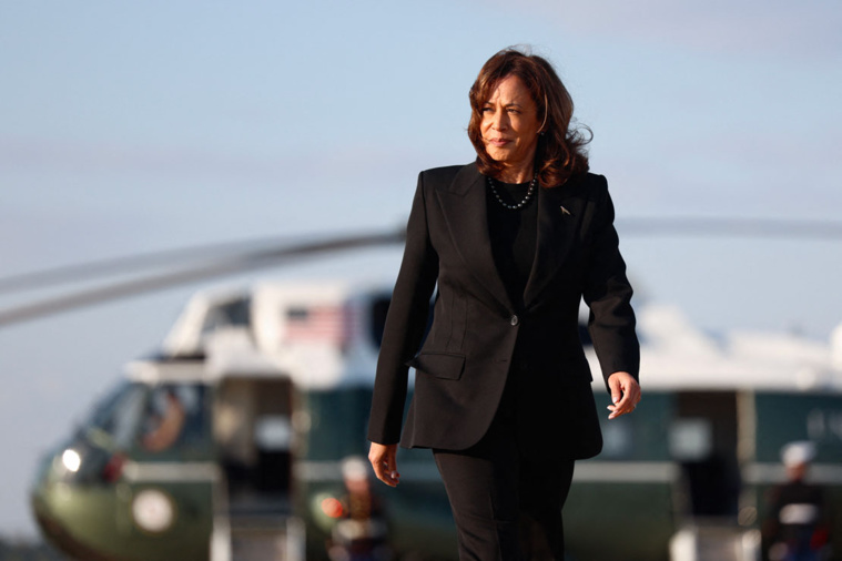 A quatre semaines de la présidentielle américaine, la démocrate Kamala Harris a pris une légère avance sur Donald Trump, selon un sondage du New York Times publié mardi. Crédit Evelyn Hockstein / POOL / AFP