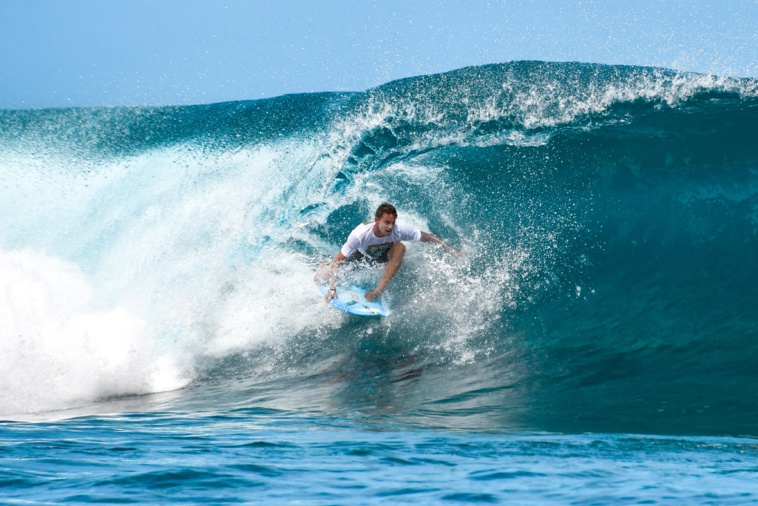 Felix Bourgoin dans un tube de la passe de Taapuna