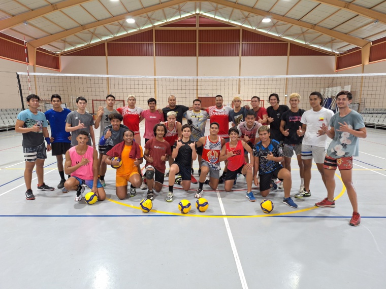 Premier jour d’entraînement des garçons, à Toahotu, ce lundi (Crédit : Anne-Charlotte Lehartel).