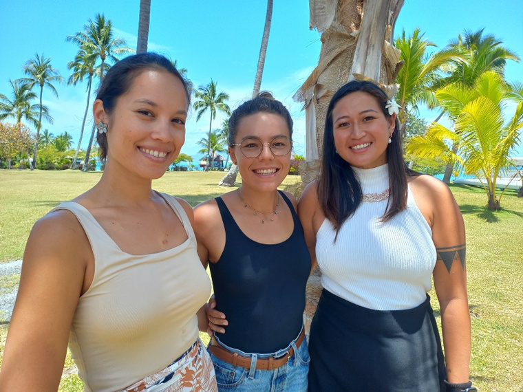 (De gauche à droite) Hilinai Tamarii, Alice Mounier-Vehier et Tearai Sioult du bureau d’études spécialisé dans le domaine maritime Odewa.