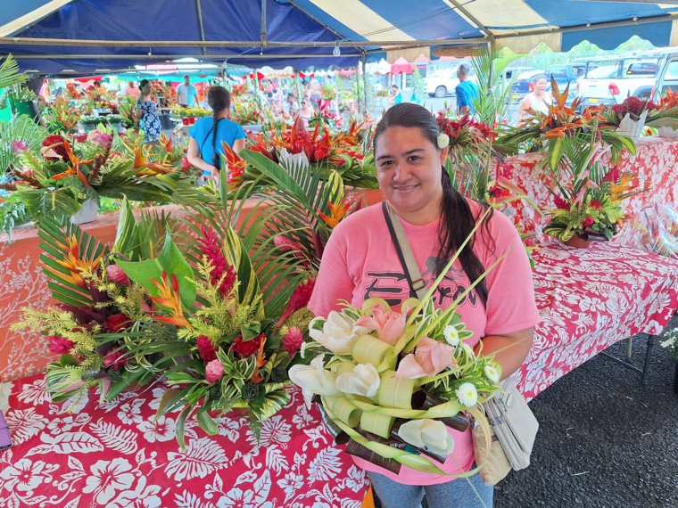 Heilani Amaru fait partie des exposants du marché aux fleurs (Crédit : Anne-Charlotte Lehartel).