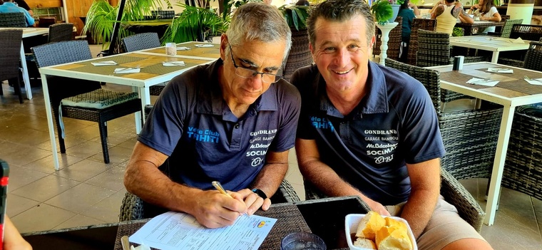 ​Laurent Jalabert signe au Vélo club de Tahiti