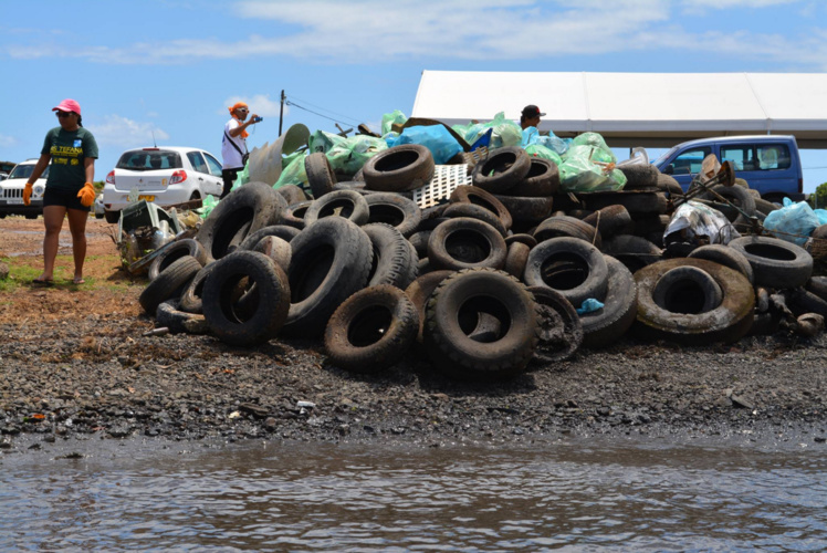 Environnement : Nettoyage des fonds marins et du littoral de motu 'ōvini  à la baie de Vaitupa