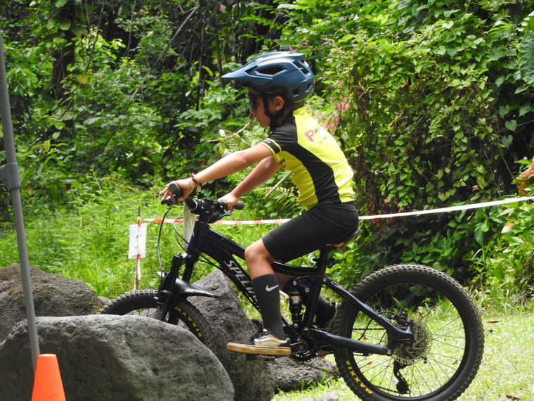 Le MTB challenge roule pour Les Amazones