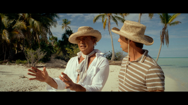 Billy Zane, dans la peau de Marlon Brando, sur les plages de Tetiaroa. Crédit photo : Waltzing with Brando.