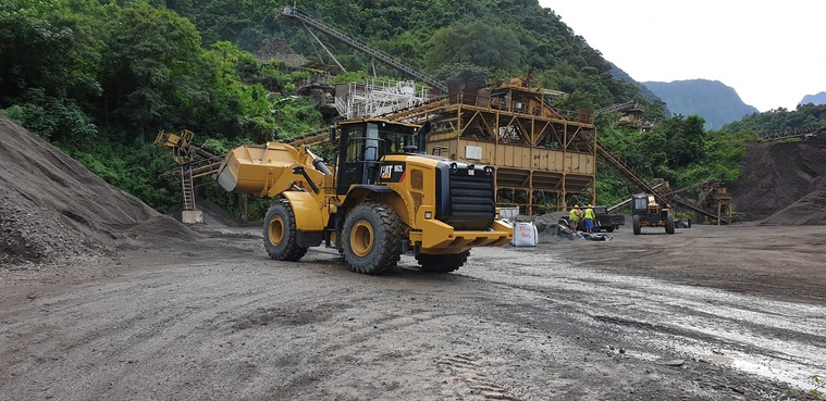 Face à une pénurie d'agrégats et d'enrochements qui freine l'avancée des chantiers, le gouvernement polynésien souhaite moderniser son code des mines, pour faciliter l’installation de carrières. Crédit photo : FB Tahiti Agrégats.