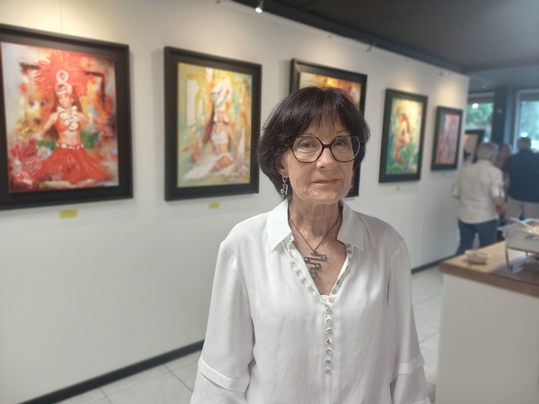 Myriam Stroken, artiste peintre, expose pour la première fois à la galerie Au Chevalet. Elle s’intéresse exclusivement, ou presque, à la danse et aux danseuses.