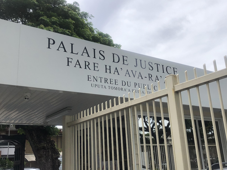 Ce mardi, le tribunal correctionnel de Papeete a condamné un homme à 18 mois de prison avec sursis pour des violences conjugales. Crédit photo : Thibault Segalard.