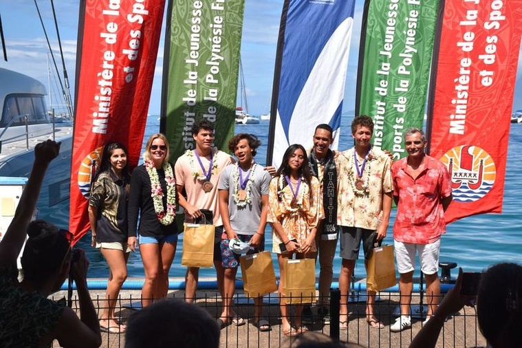 La team Teriierooiterai, Sommers, Sommers et Moro vainqueur de la catégorie quatre nageurs