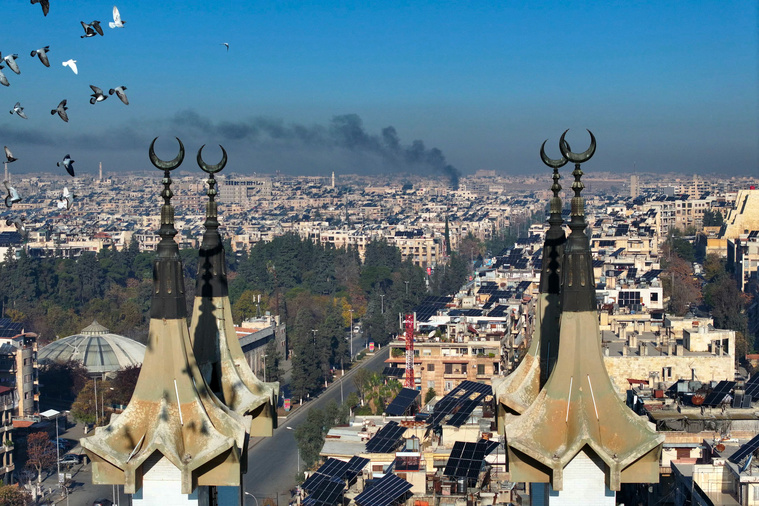 L'OSDH a fait état de frappes russes sur la ville d'Alep. Crédit Omar HAJ KADOUR / AFP