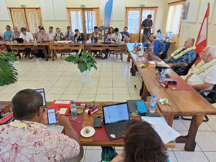 Le conseil des ministres s’est réuni à la mairie de Taravao, ce mercredi (Crédit : Anne-Charlotte Lehartel).