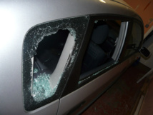 Les policiers ont du briser la vitre de la voiture pour libérer l'enfant enfermé à clé. (Photo d'illustration)