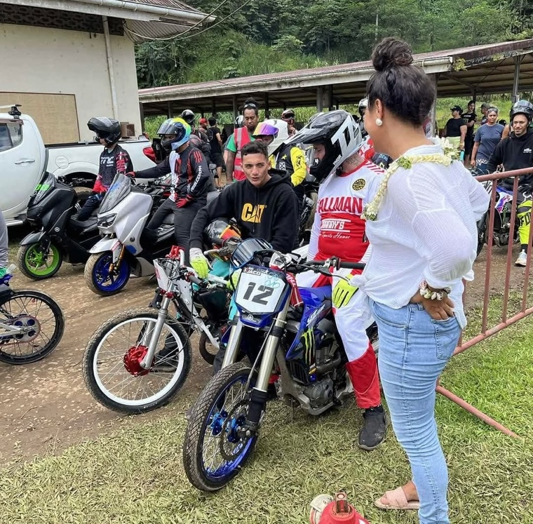 La ministre des Sports et le président de la Polynésie se sont rendus sur place (Crédit : Facebook/Nahema Temarii).