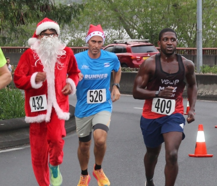 Il y avait un vrai état d’esprit de fête de Noël samedi, Tutea Degage (432) en étant un bon exemple.