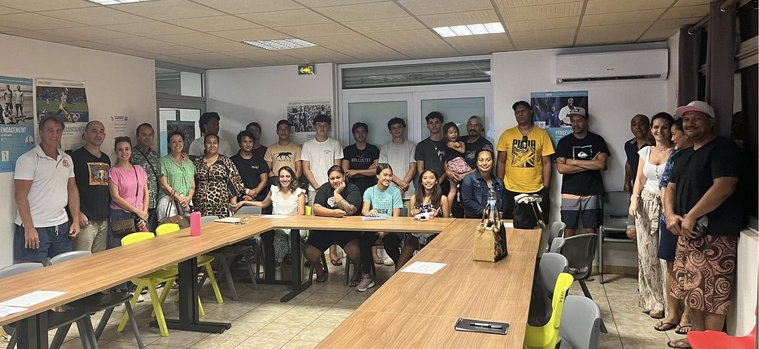 Les jeunes rugbymen et rugbywomen du CPP en compagnie de leurs parents et de leur responsable Gilles Lafitte.