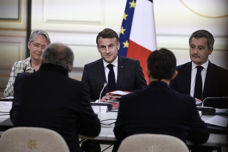 Six Francais sur dix réclament la démission de Macron, selon un sondage