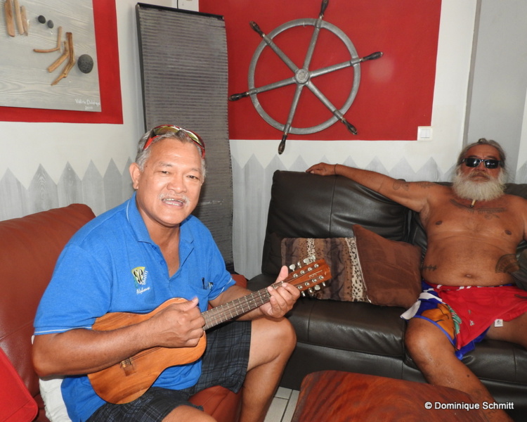 Antoine Arakino et Punua (à droite) dévoileront l'album "Kura Ora Nui" en avant-première ce vendredi.
