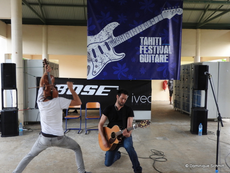 Tahiti Festival Guitare : les artistes offrent un avant-goût de la fête au lycée hôtelier de Punaauia