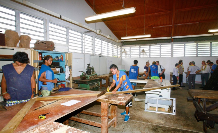 La ministre de l’Education visite des établissements scolaires de Papara