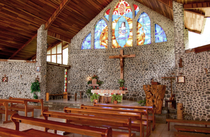 Eglise Sainte-Mère-de-Dieu, à Vaitahu, Tahuata, Marquises. Photo Purataa
