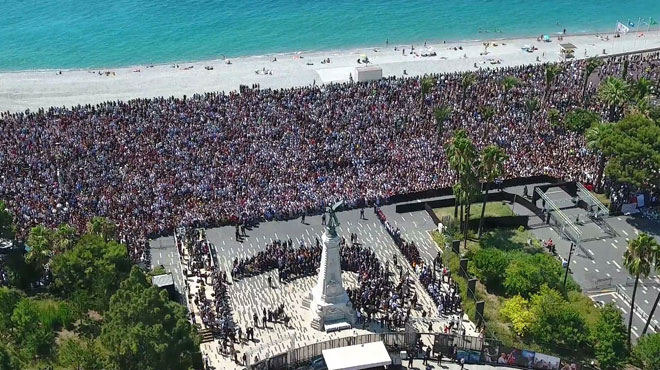 42 000 personnes étaient réunies ce lundi midi ( heure locale) sur la promenade des anglais à Nice