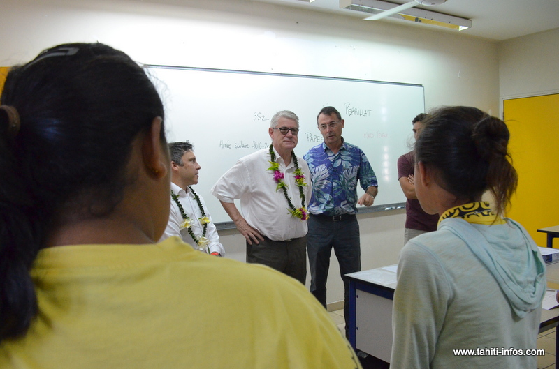 Le vice-recteur Jean-Louis Baglan a visité le collège de Taunoa, mercredi matin pour la rentrée des classes.