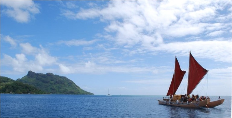 La pirogue Faafaite et sa "famille" se retrouvent à Moorea