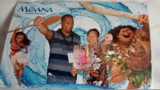 Lundi soir, sur Hollywood Boulevard, le couple a participé à l'avant première de Moana, un grand moment!