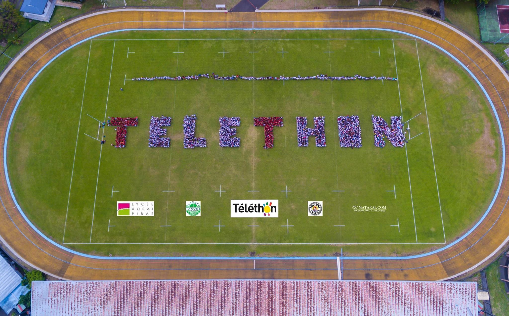 Les élèves du lycée polyvalent de Taaone se sont regroupés pour ce formidable logo humain.