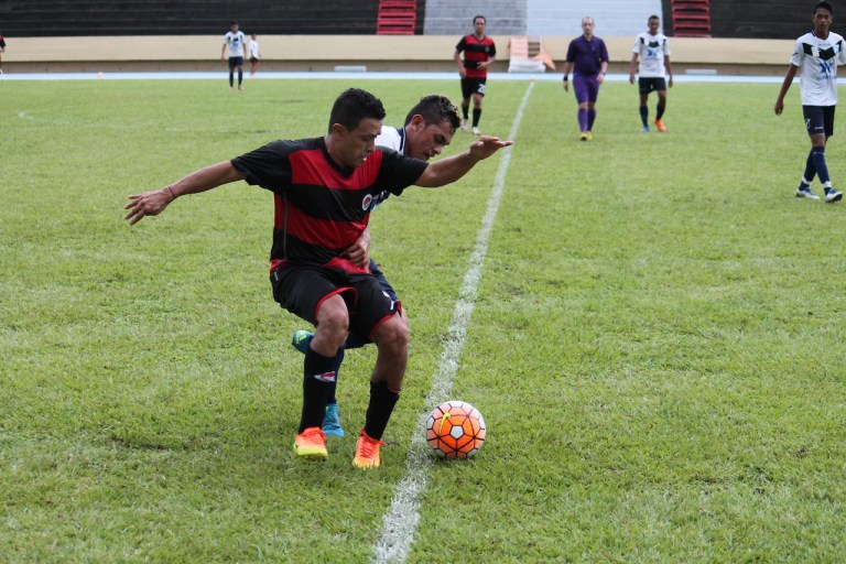 Efrain Araneda en action (Central)