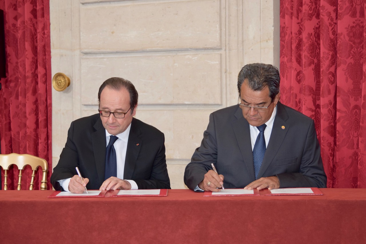 Edouard Fritch et François Hollande ont signé la "convergence de vue" entre l'Etat et le Pays sur la rédaction de l'accord de Papeete, vendredi à 17 heures au palais de l'Elysée à Paris.