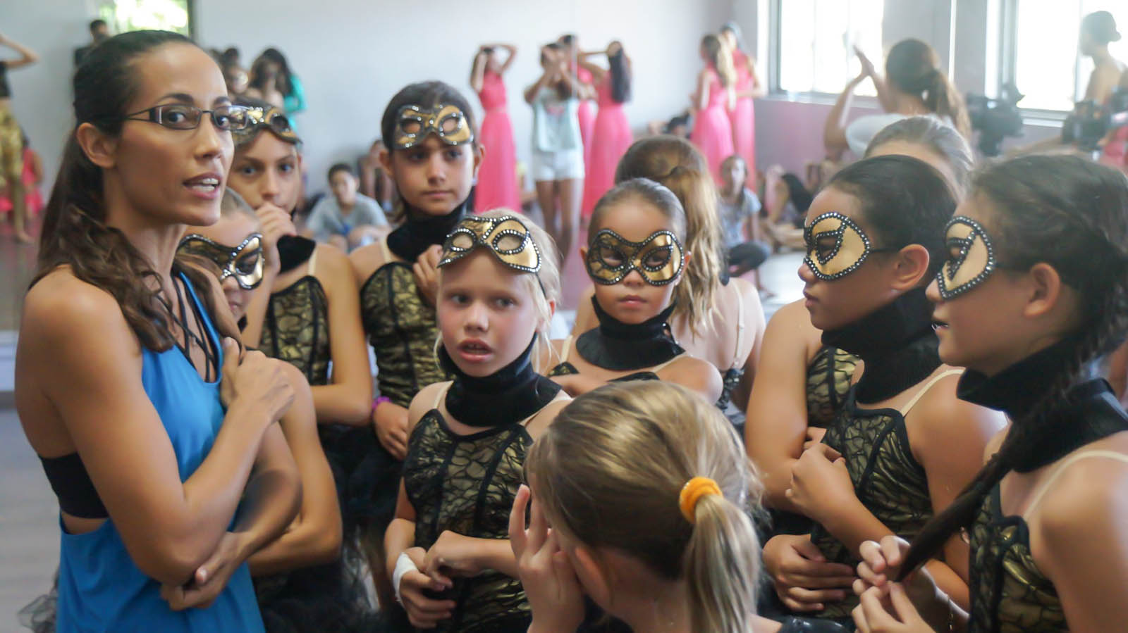 Vanessa Roche et 115 élèves de son école donneront deux représentations de leur spectacle ce week-end.