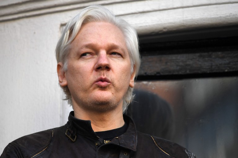 Abandon des poursuites en Suède contre Assange qui crie victoire
