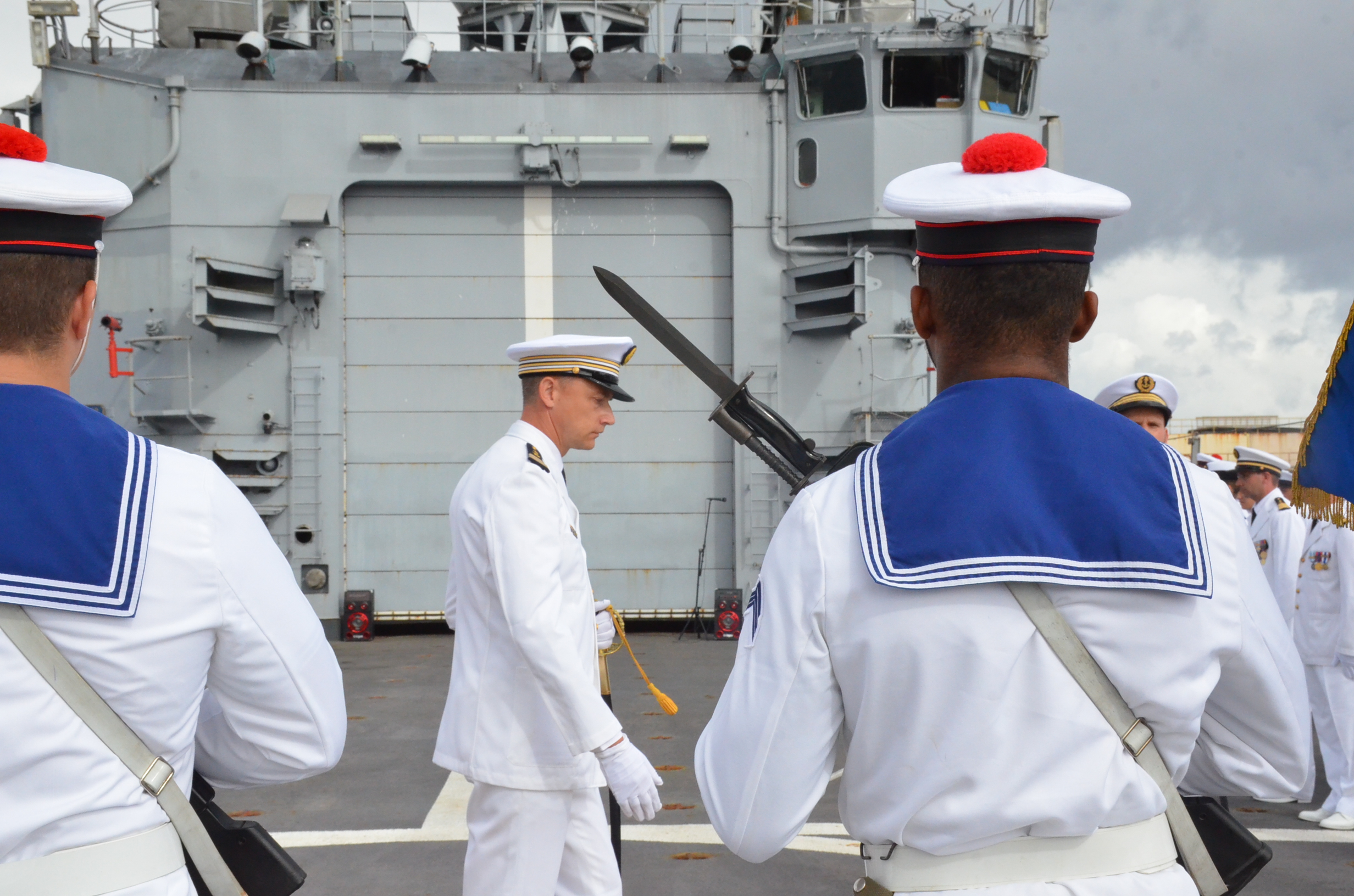 Le nouveau commandant du Prairial inspecte ses troupes