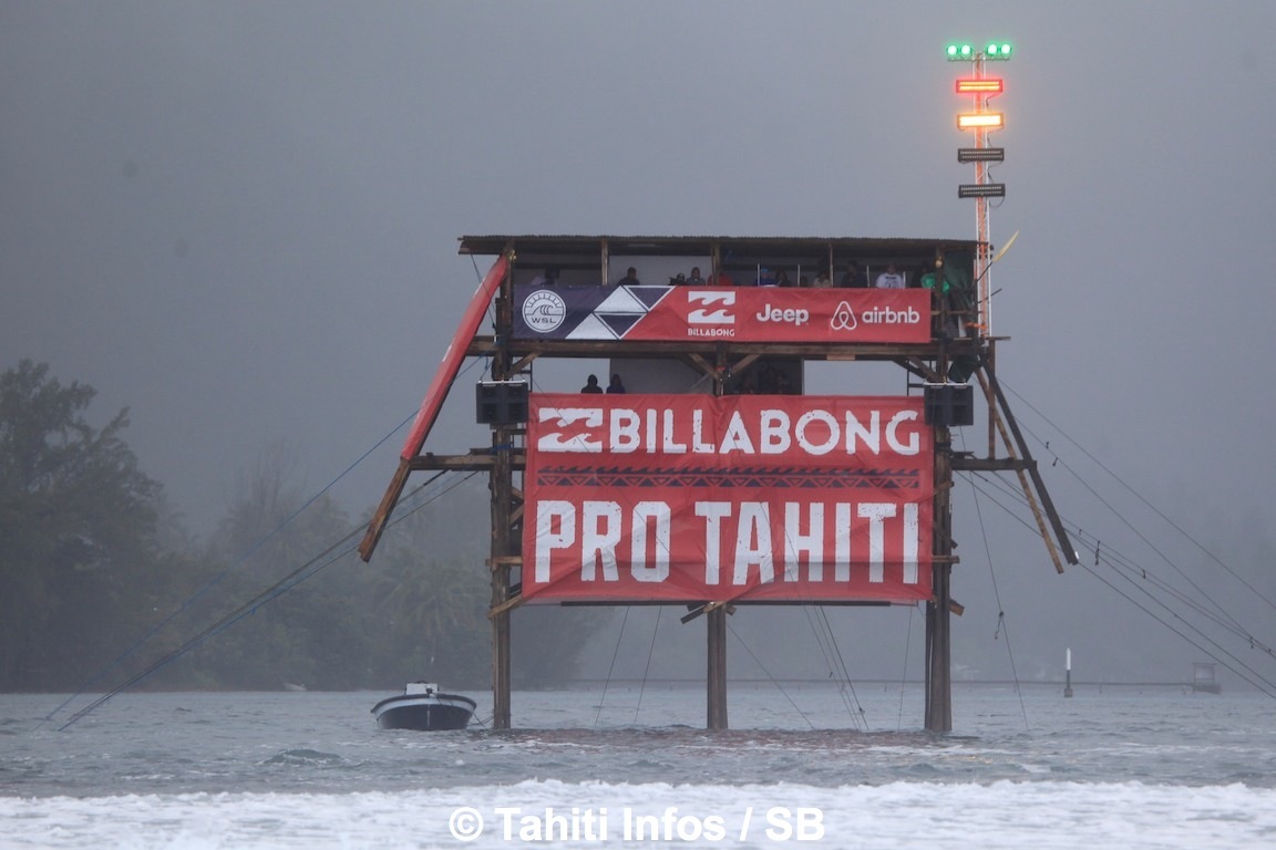 Ambiance pluvieuse à Teahupo'o pour les Trials