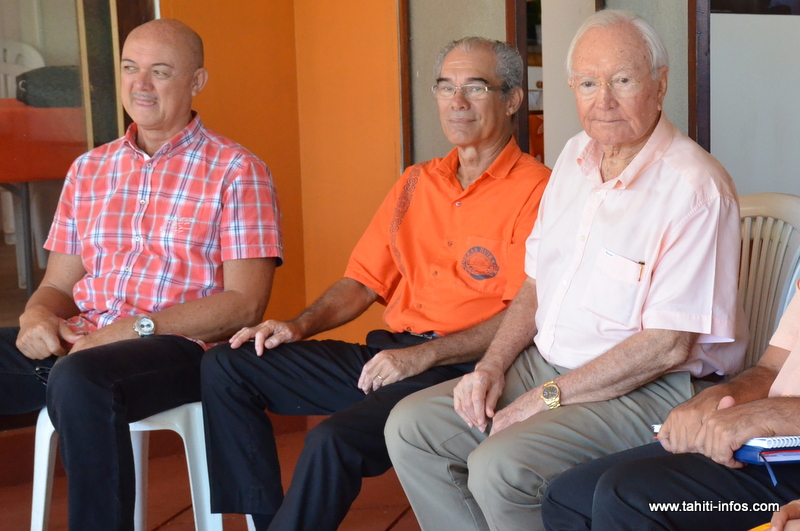 Le groupe Tahoera’a Huiraatira est en pleine recomposition à l’approche des territoriales de 2018. (Photo : Gaston Flosse en compagnie de Michel Leboucher et Charles Atger, le 3 mai dernier).