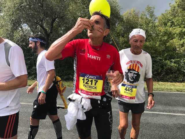 L'ultra marathonien Patrick Candé arrive 597ème au marathon du Médoc